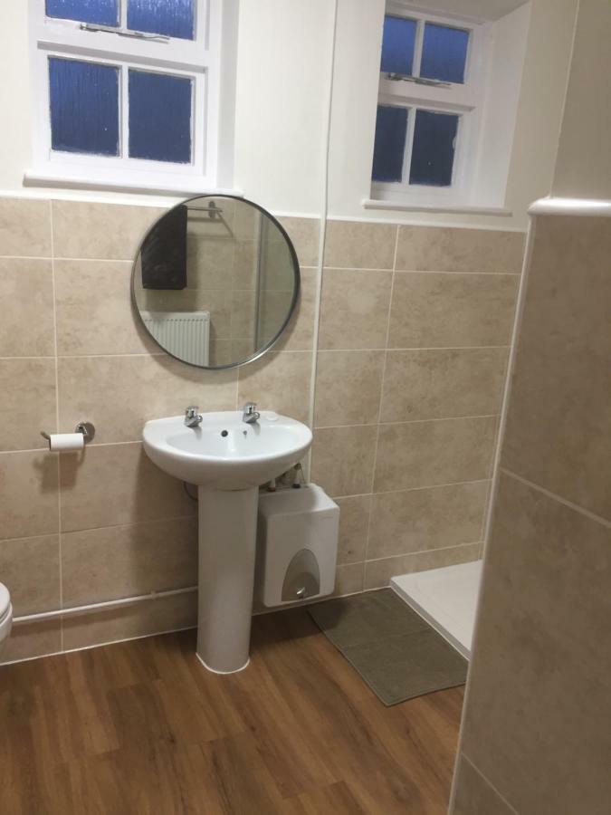 Good Intent Rooms Waltham Abbey Luaran gambar